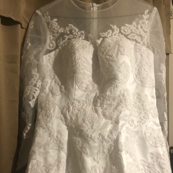 Wedding dress - Picture 2 of 8